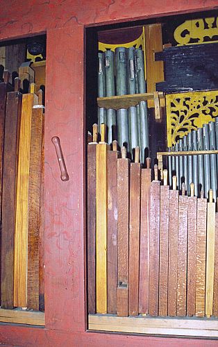 fragment wnętrza instrumentu