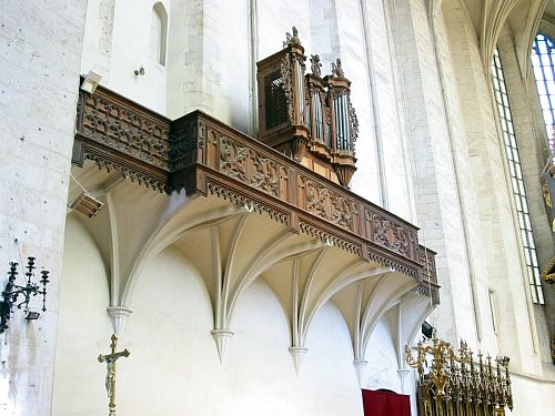 Ogólny widok chóru muzycznego i organów