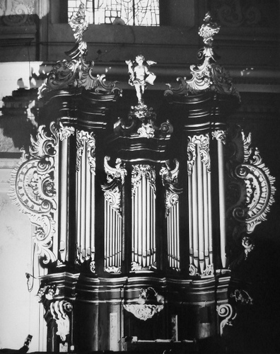Stan organów w lipcu 1983 r. (piszczałki prospektowe K. Żebrowskiego, kontuar H. Siedlara)