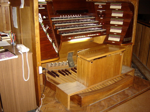Stół gry na chórze muzycznym