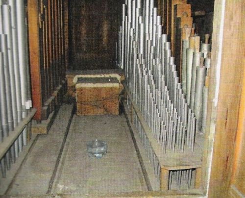 Wnętrze szafy organowej
