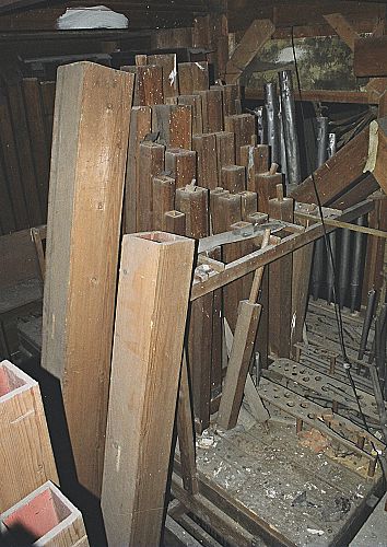zdewastowane wnętrze organów