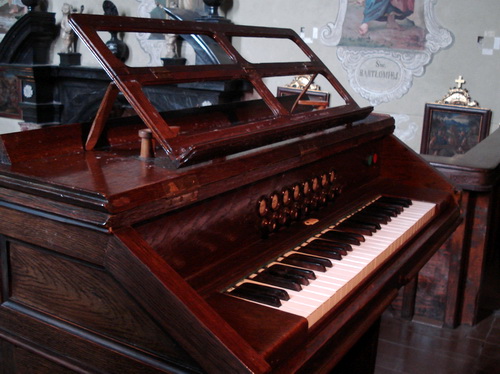 Kontuar na chórze muzycznym w nawie głównej