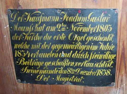 Wewnątrz szafy zachowała sie inskrypcja potwierdzająca odbiór przez magistrat poprzednich organów.