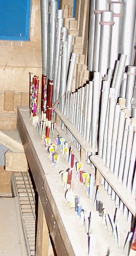 tajemnicza konstrukcja w szafie, wygląda że jakiś organmistrz-amator